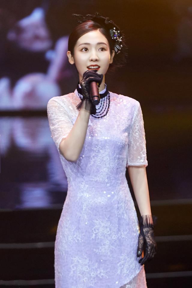 赵薇亲自下场回应依萍生日穿上旗袍的依萍不愧是民国顶流