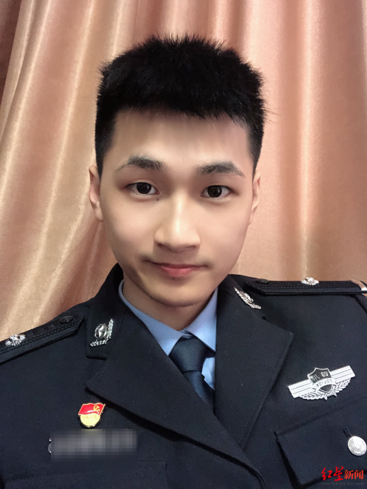 失主王先生送锦旗.