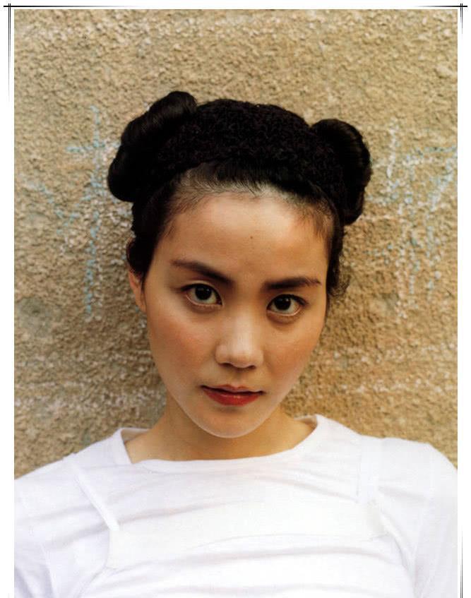 王菲旧照被挖,网友:猪鼻子配高颧骨,这个长相凭什么被称为神颜_腾讯