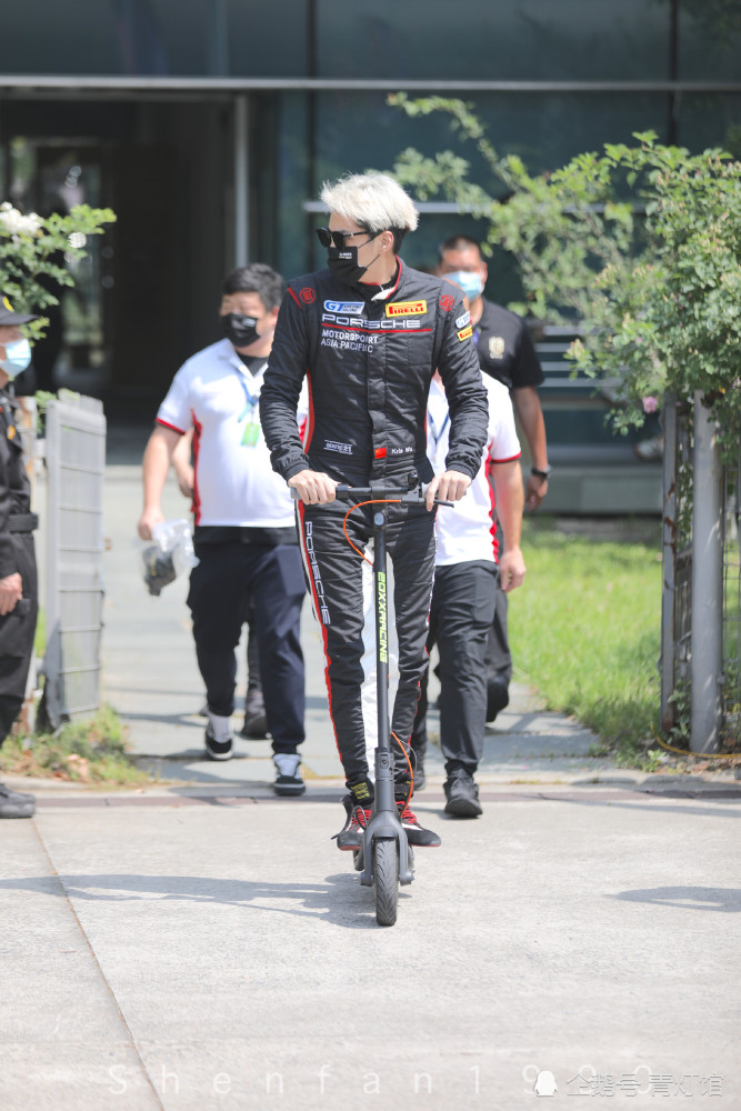 吴亦凡赛车直播,赛车手吴亦凡的冠军时刻.