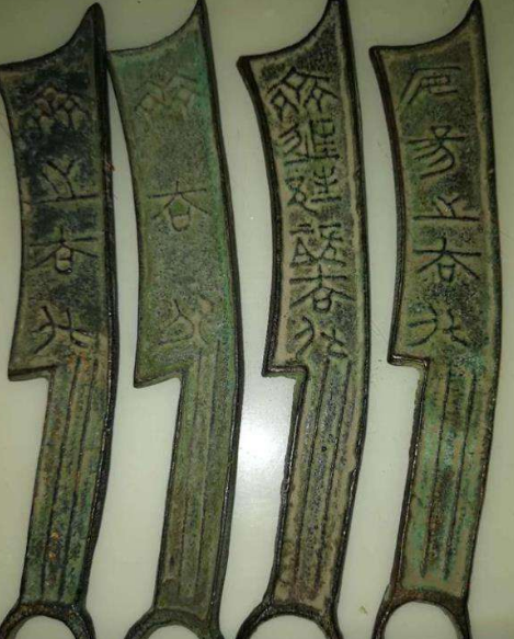 男子拿8000学费买3枚刀币带去参加鉴宝专家你胆子可真大