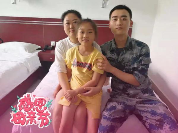 母亲永远是我心灵的港湾,祝亲爱的妈妈健康快乐.