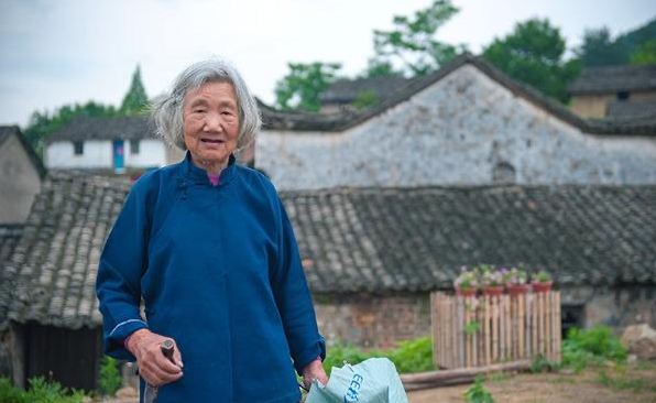 沈阳伊老太太真名图片