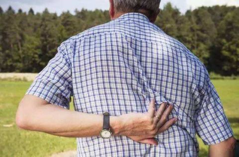 别忽视养好你的脊背经常晒背可补阳气