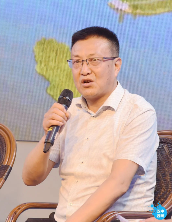 汉中市水利局副局长李功元▲汉中市水利局局长李代斌在汉中广播电视