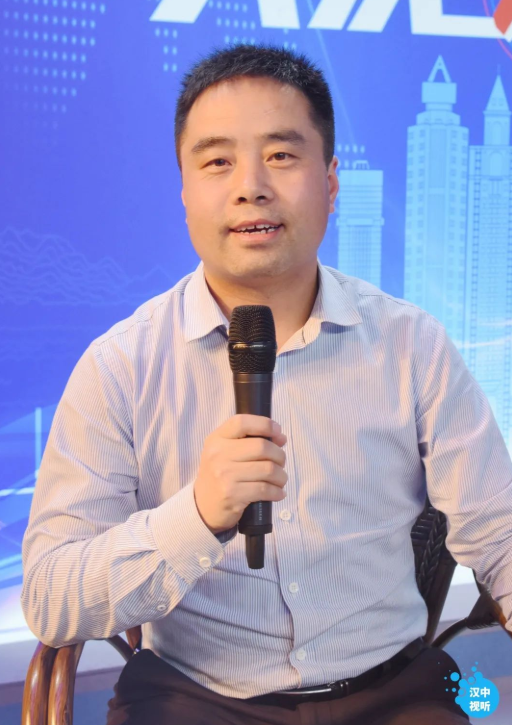 元▲汉中市水利局局长李代斌在汉中广播电视台完成录制"深化河湖长制