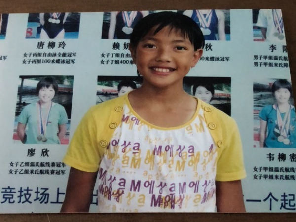 说实话兜儿的母亲挺好看,气质很在线,有种贵妇人的