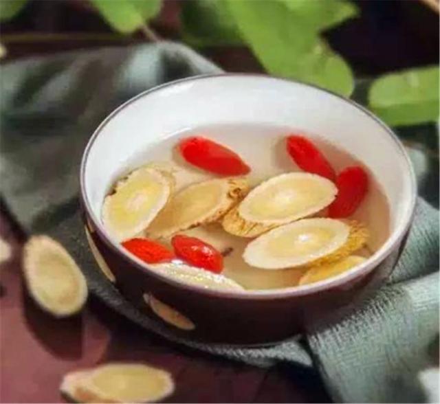一对50岁中年夫妻坚持喝黄芪泡水三个月最后夫妻俩怎么样了
