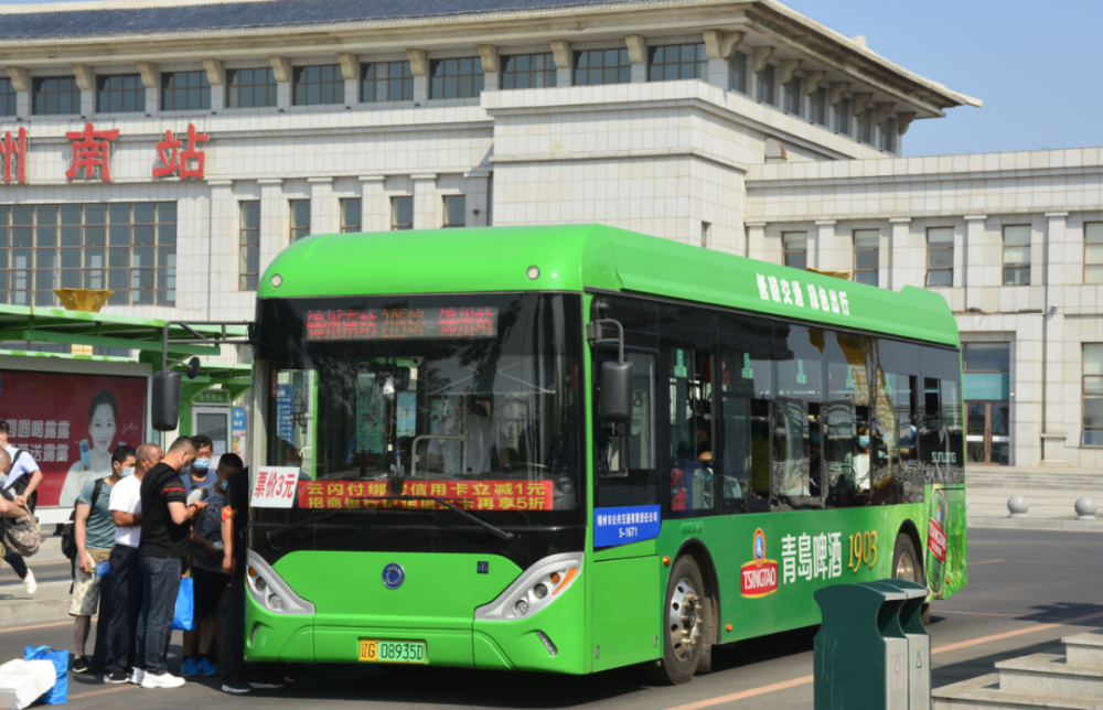 205路公交车锦州站至锦州南站方向,由中央南街改行光彩立交桥,南广路