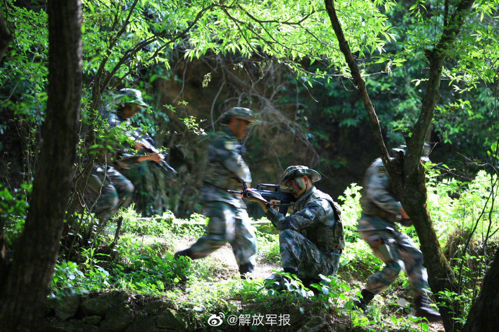 高清大圖看偵察兵出擊