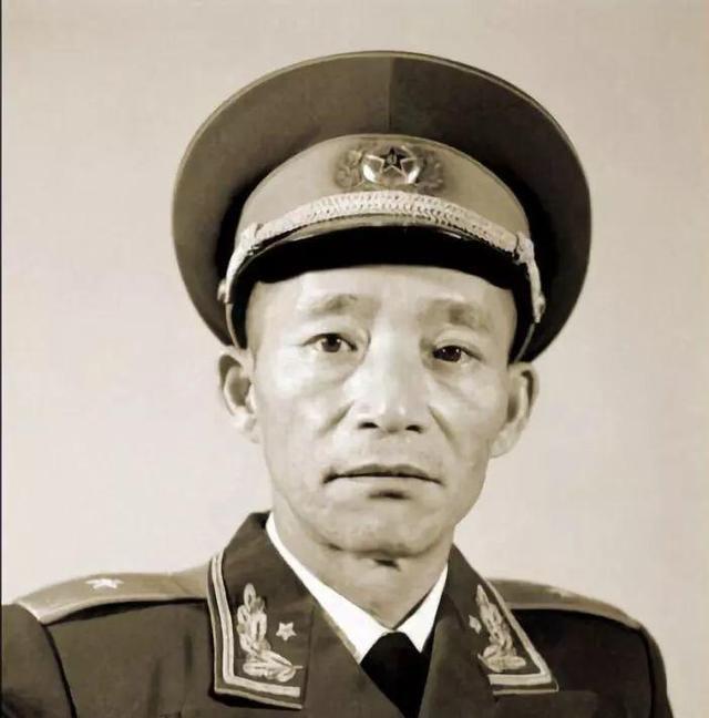 这4位开国少将经历犹如复制:战场被俘,加入红军,连工作都一样
