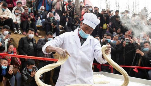 从3元一碗拉面,到注册资金300万开公司,"拉面哥"被网信办点名