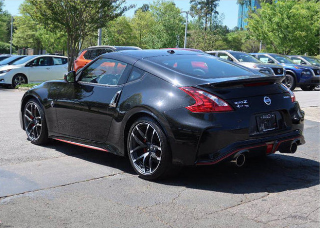 新款日产370z海外实拍