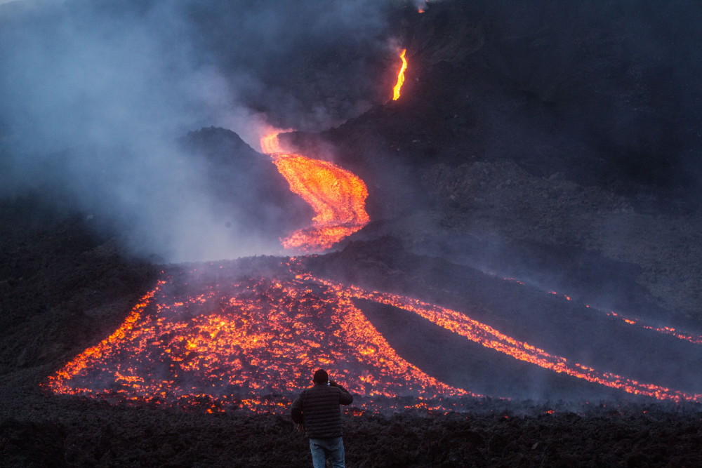 (外代二线)危地马拉帕卡亚火山持续喷发