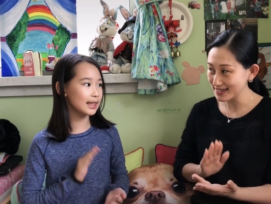 赵文卓罕晒妻女小8岁娇妻牛小玲嫩似20岁女儿读书一年就400万