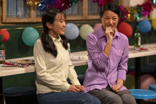 曹和静是保育员中最温柔的一位,虽然不争不抢,但对待托儿所的孩子也