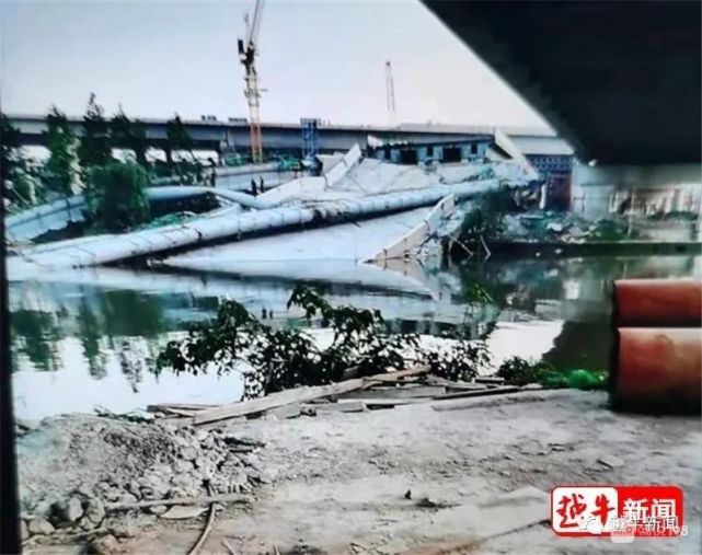 越城区灵芝街道杭甬运河上方在建的杭甬运河桥东幅系杆拱桥发生局部