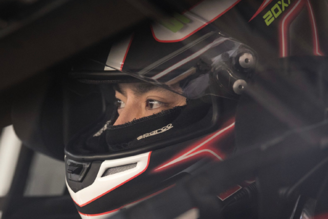 两次被罚丢冠吴亦凡跨界赛车一度登领奖台不甘心仅获第12名