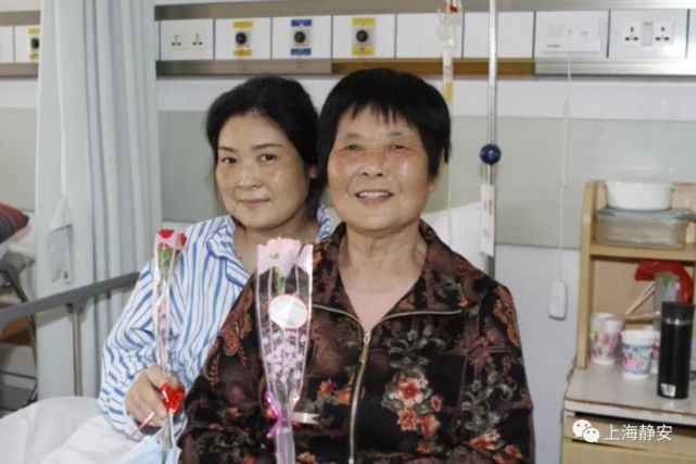 母亲节 他们为妈妈们送上一朵花 上海市中医医院 母亲节 康乃馨