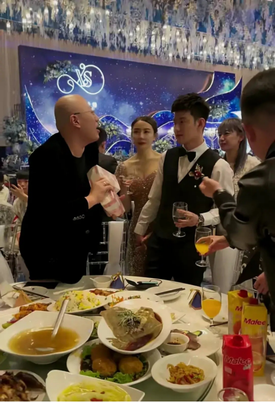 辛巴合伙人出手阔绰夜店一晚消费50万好友婚礼又随礼百万