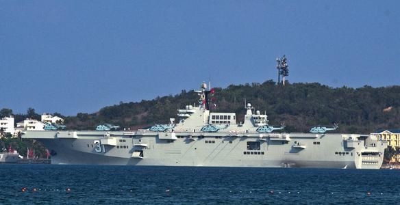 31海南舰近期入列了南海舰队填补了海军无两栖攻击舰的空白
