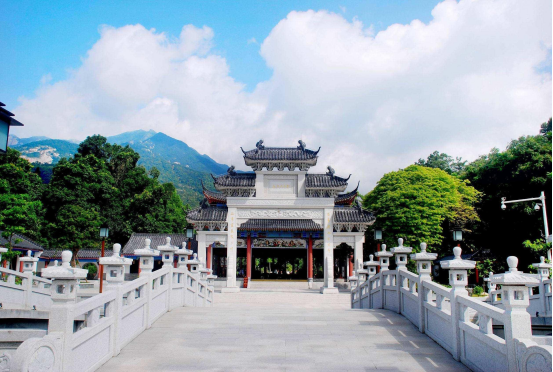 从广州出发到惠州罗浮山,小编自驾花了一个多小时,听说罗浮山的主峰是