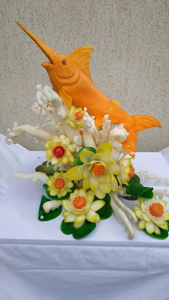 一定能超过许多雕塑家,就连雕刻食物的厨师们都来抢艺术家的饭碗了,艺