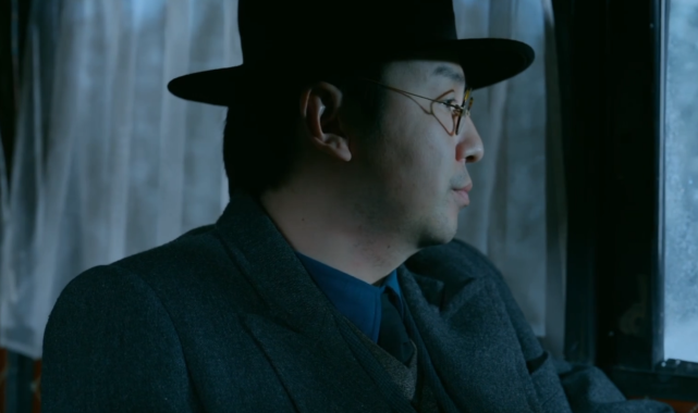 悬崖之上幕后被于和伟勒脖子雷佳音却想着p掉双下巴