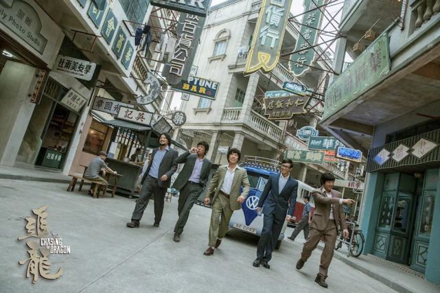 不过很可惜,电影过分借鉴了1982年邵氏电影《城寨出来者》,如果对比的