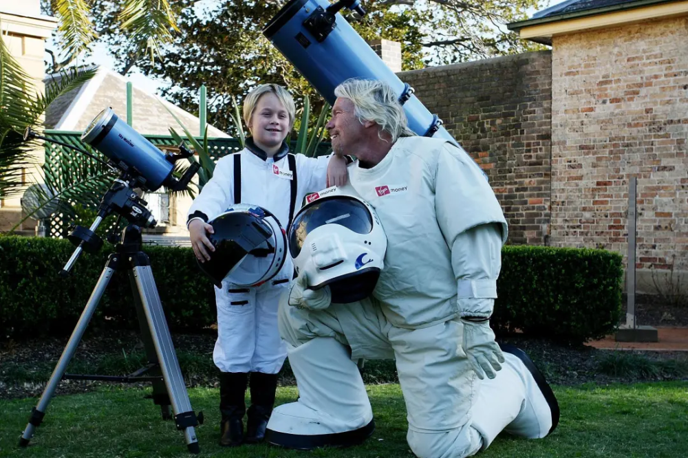 维珍集团旗下负责太空旅游事业的维珍银河将其视作世界第一艘商用太空