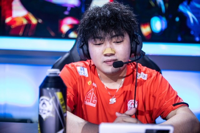 ag零封dyg爱思终于拿到第一个mvp被导播忽视了大半个赛季不容易啊