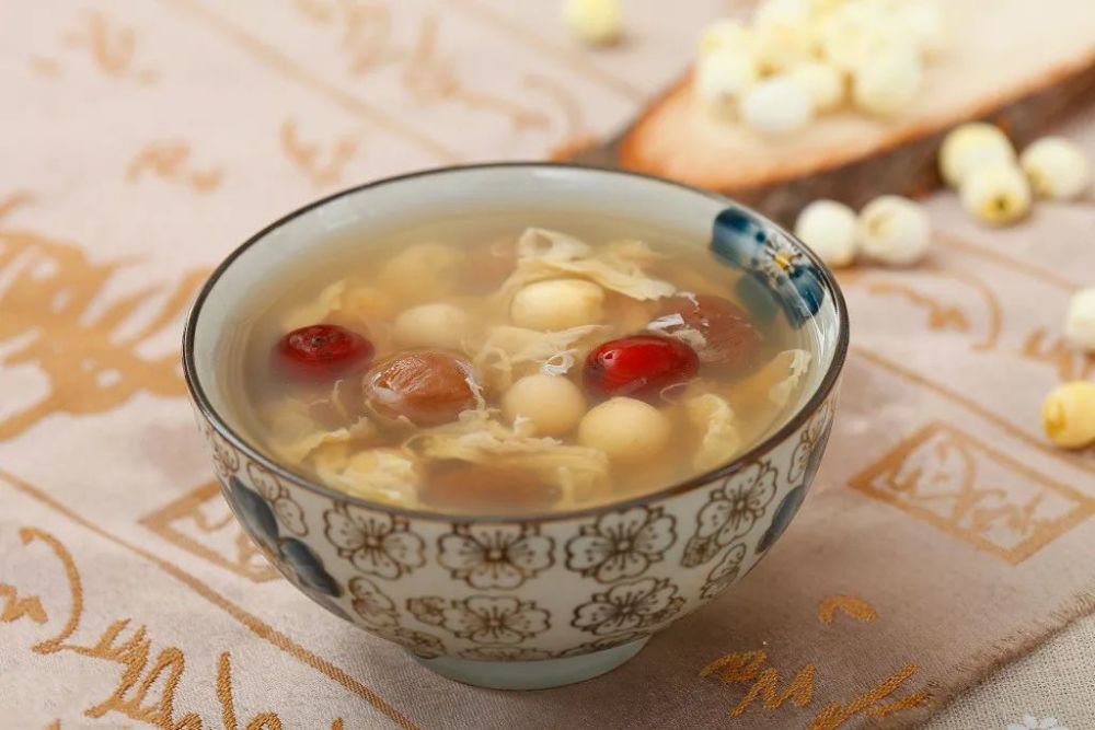 来源微信公众号:学经络5喝四宝制作方法:莲子肉10克左右,山药要20克