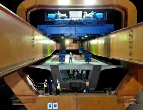 上线新冠疫苗接种预建档系统;隔离桩变软了;郑州正弘城一男子坠楼身亡