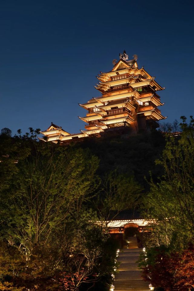 垒台昭旷,远挹群峦|江苏园博园紫东阁/东大院