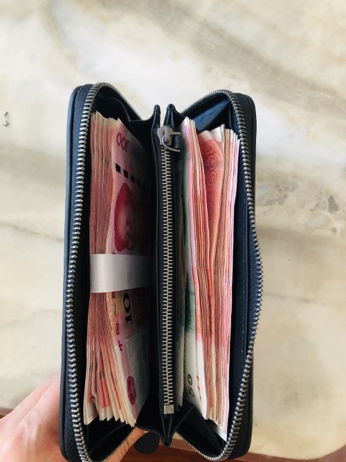 抚顺女子捡到装有万元现金的钱包失主找到了