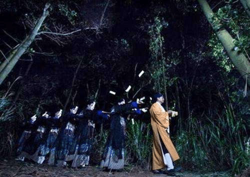 赶尸术真存在?赶尸匠现场演示起尸过程,揭开湘西赶尸术神秘面纱