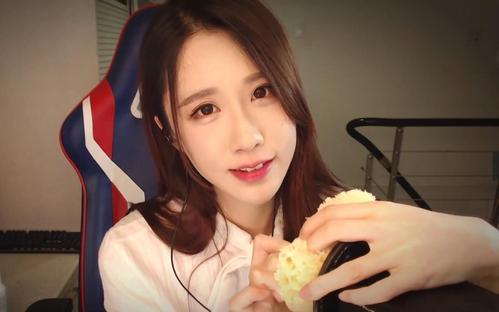 轩子巨2兔打篮球被质疑身高本人迅速回怼169cm很矮吗