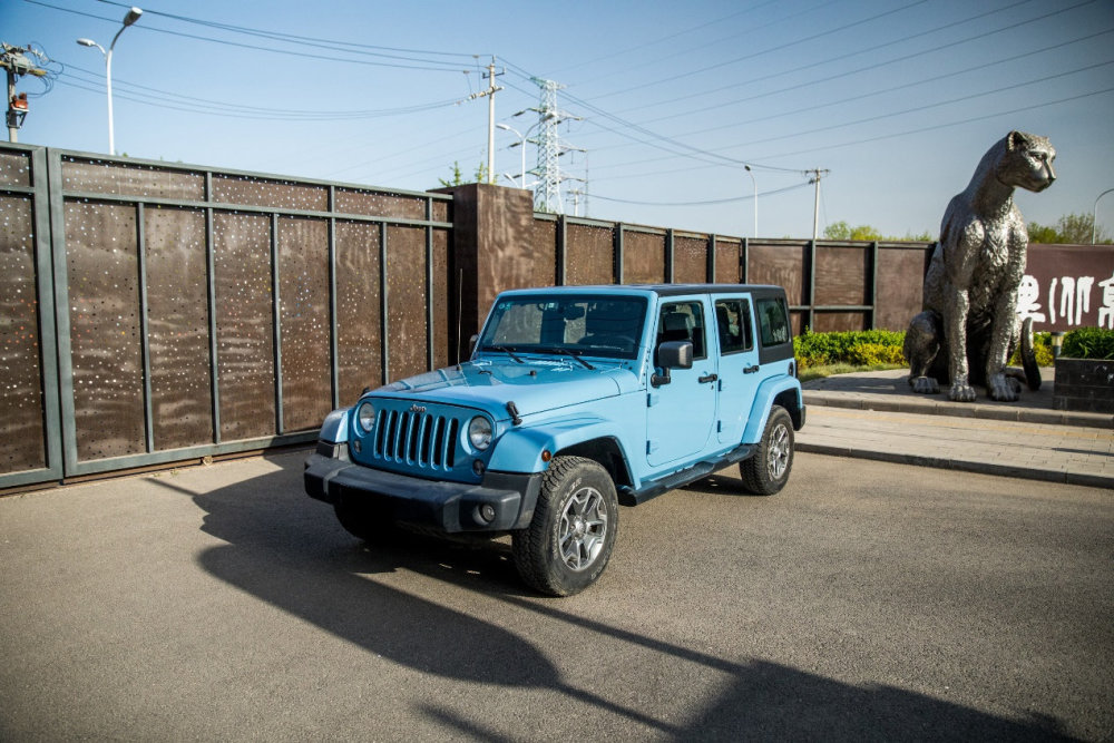 牧马人全车换色瓷器蓝 夏天就应该这样玩儿