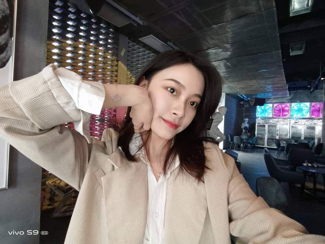 还不知道探店打卡怎么自拍吗vivos9可以手把手教你