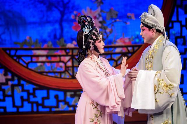 诸多粤剧名伶:何非凡,陈天纵,丁公醒,陈笑风,陈小茶,楚岫云,卢启光等