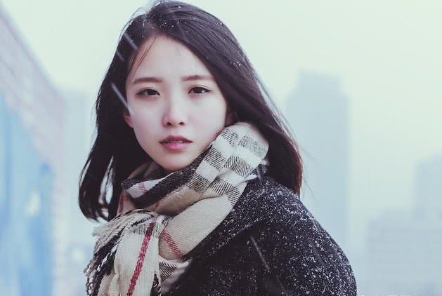 此人是北京大学校花长得貌美如花最终却只是嫁给了一个普通人