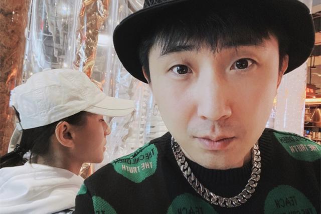 德云社尚九熙现身何超莲生日party遭网友热议九熙家也是豪门