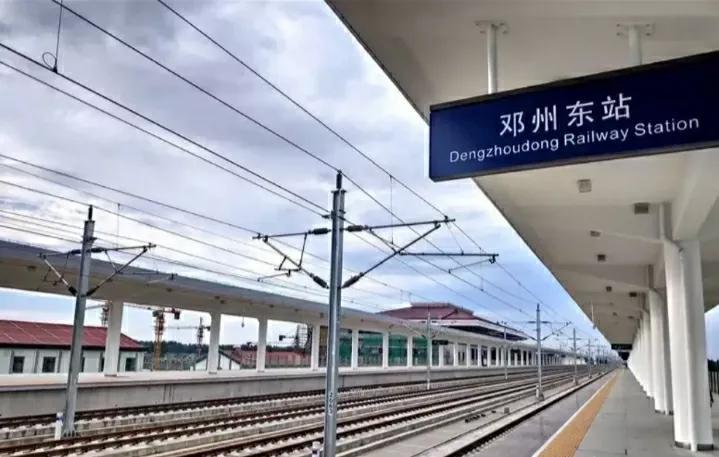 长葛站,禹州站,郏县站,平顶山西站,方城站,南阳南(卧龙)站,邓州东站