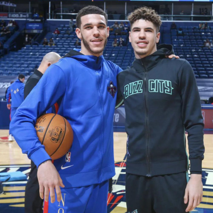 nba赛场 谁不想在球场上战胜自己的哥哥呢？尤其还是在NBA赛场