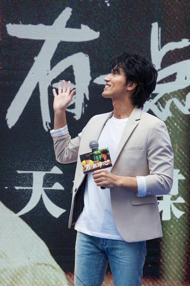 是一部爱情电影,由陈嘉上和朱雪霏执导,言承旭,任素汐,柳岩,戚薇和