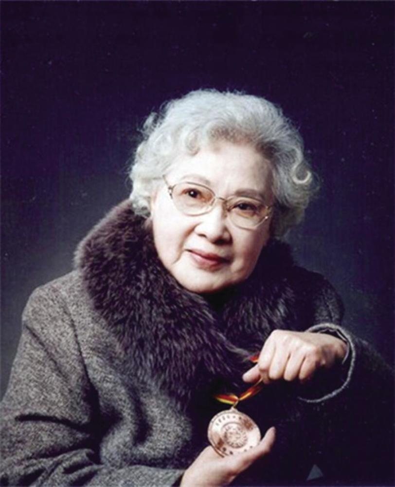 秦怡:遭影帝老公背叛独自养大智障儿,95岁给92年日本演员当配角