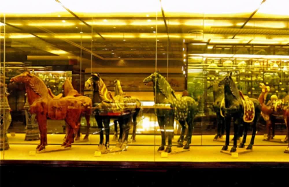 姨妈过世前留下一张纸 叮嘱他此纸价值连城 他打开后捐给国家 腾讯新闻