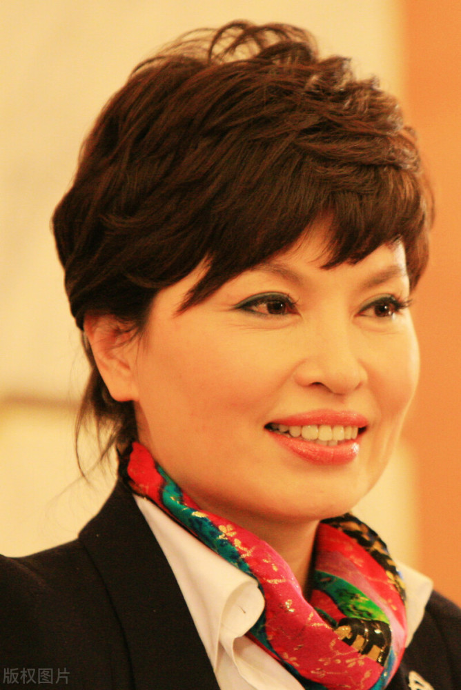 央视国脸李瑞英:儿子坠楼她坚守岗位,被批"六亲不认!