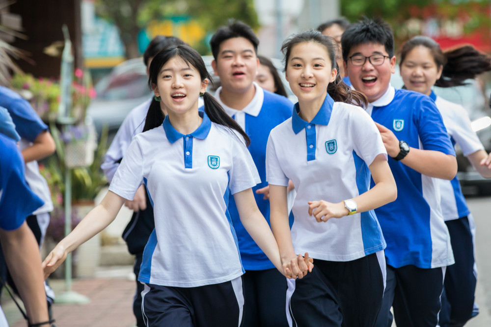 4月20日以中考为主题的教育类题材电影《我不是学霸》在深圳举行开机