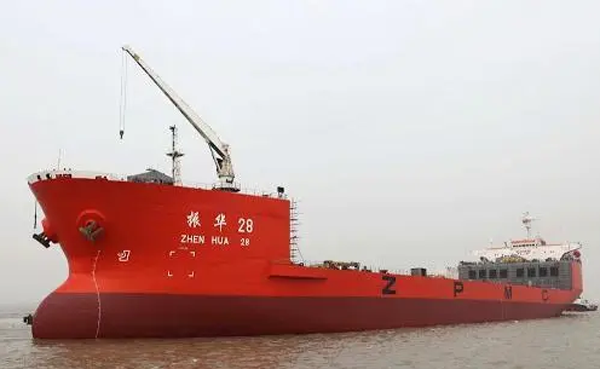 美国海军再添一艘9万吨巨舰,功能强大堪比准航母,解